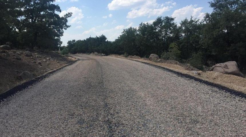 Selendi&rsquo;nin Tavak Ve Pınarlar Yoluna Asfalt