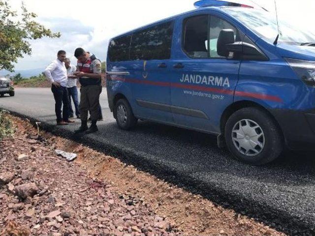 Yol Kenarında Ayak Bileklerinde Bıçak Yarasıyla Bulundu, Hastanede Öldü