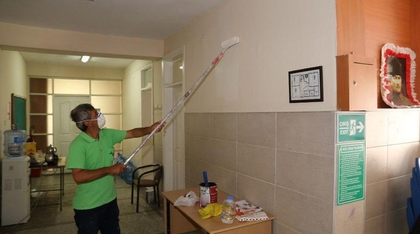 Turgutlu Belediyesi, Okulları Yeni G&ouml;r&uuml;n&uuml;me Kavuşturuyor