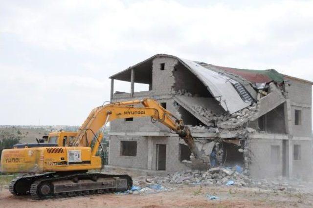 Akademisyen Bülbül’Ün Kaçak Bağevi Yıkıldı