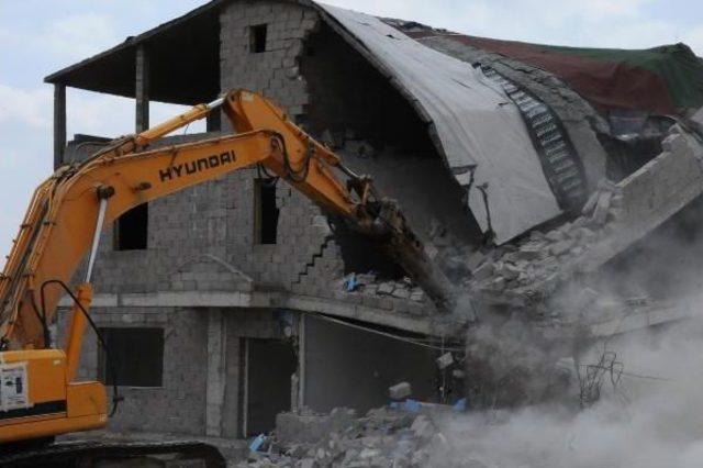 Akademisyen Bülbül’Ün Kaçak Bağevi Yıkıldı