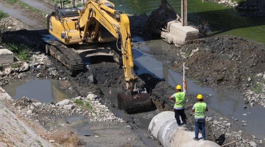 Asi Nehri’nde Atık Su Hattı Çalışmaları Hızla İlerliyor