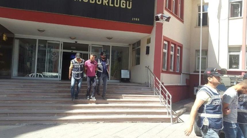 20 Bin Lira Değerinde &Ccedil;aldıkları Malzemeleri 200 Tl&rsquo;ye Sattılar