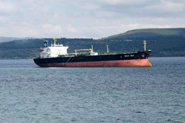 Çanakkale Boğazı'nda Karaya Oturan Yunan Bayraklı Tanker Kurtarıldı