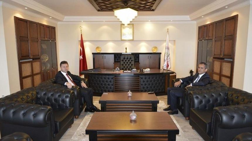 Yıkılmaz&rsquo;dan Rekt&ouml;r &Ouml;zer&rsquo;e Ziyaret