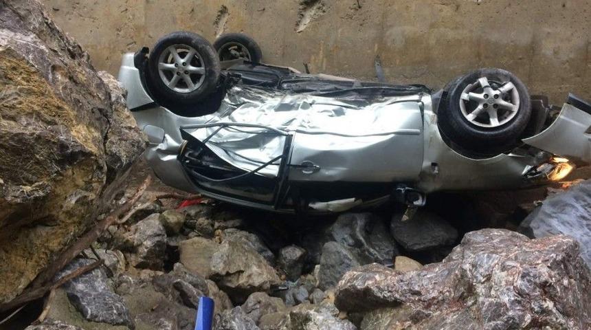 Zonguldak&rsquo;ta Trafik Kazası: 20 Metreden Dereye U&ccedil;tu