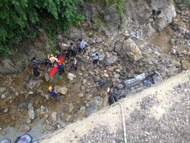 Zonguldak’ta Trafik Kazası: 20 Metreden Dereye Uçtu