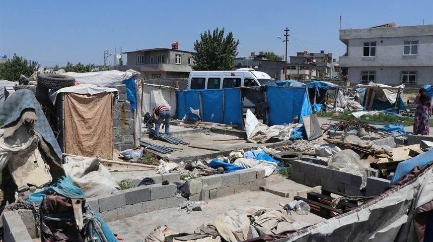 &Ccedil;adırlarda Barınan Suriyeliler, Daha Yaşanabilir Ortamlarda Konaklayacak