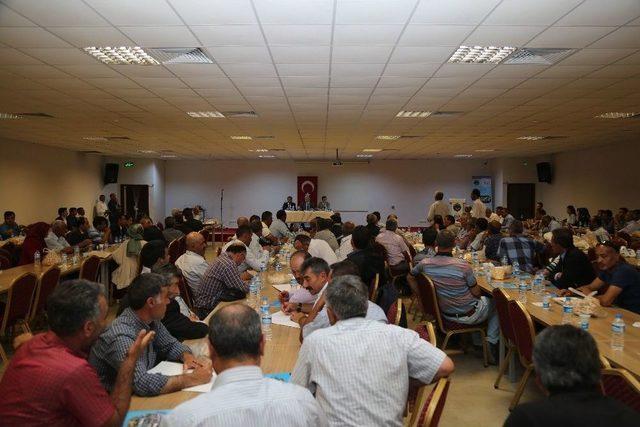 Vali Kam&ccedil;ı Sarız&rsquo;da Muhtarlarla Buluştu 1