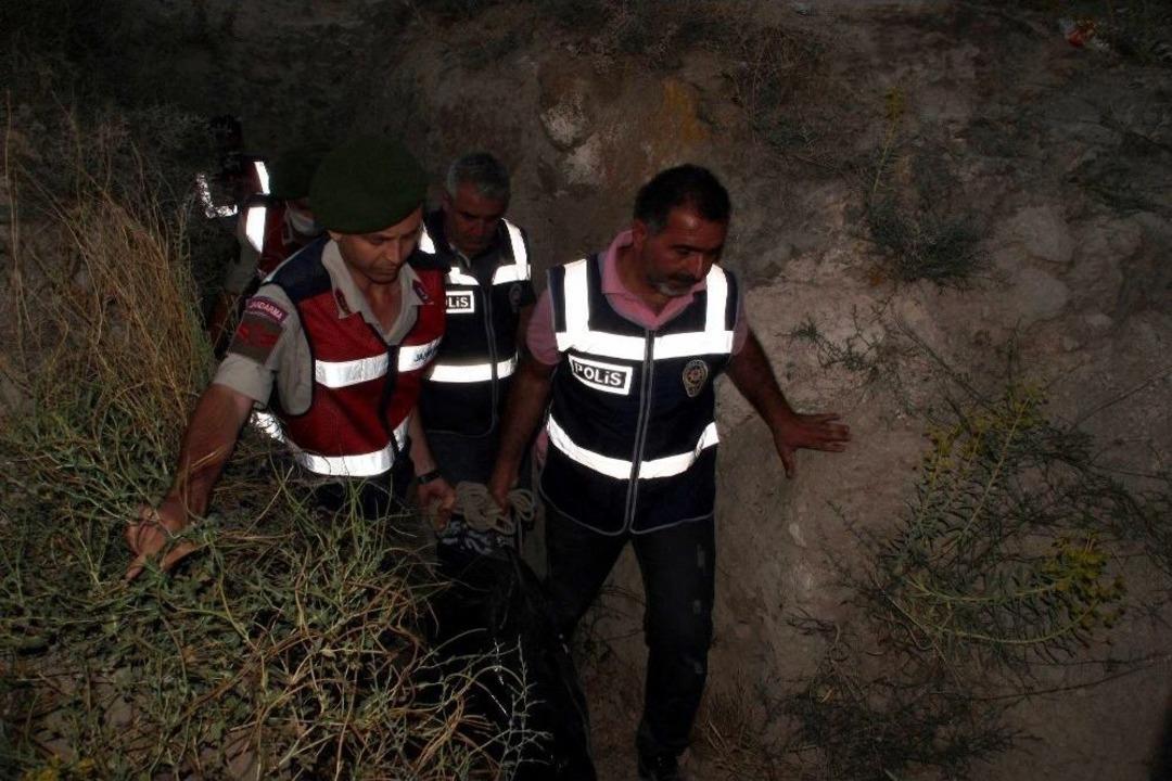 (&ouml;zel Haber) Yaşlı Kadını Altınları İ&ccedil;in &Ouml;ld&uuml;r&uuml;p 30 Metrelik Define Kuyusuna G&ouml;md&uuml;ler