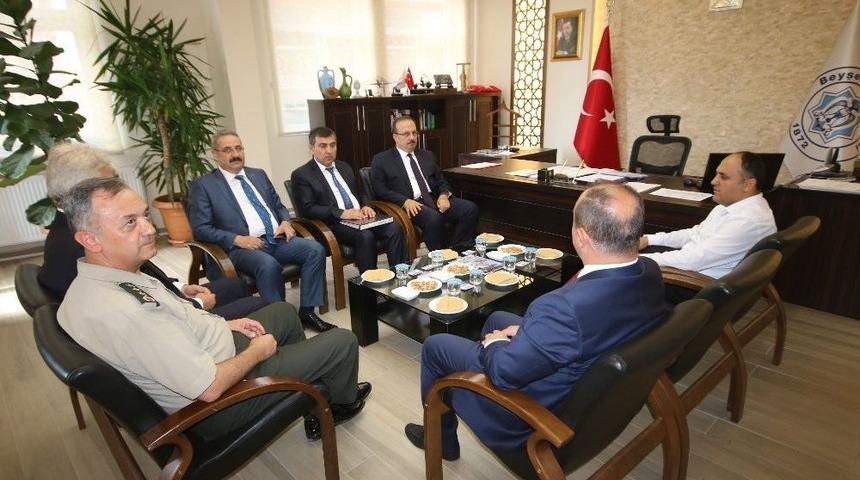 Vali Canpolat, Beyşehir Belediyesi&rsquo;ni Ziyaret Etti