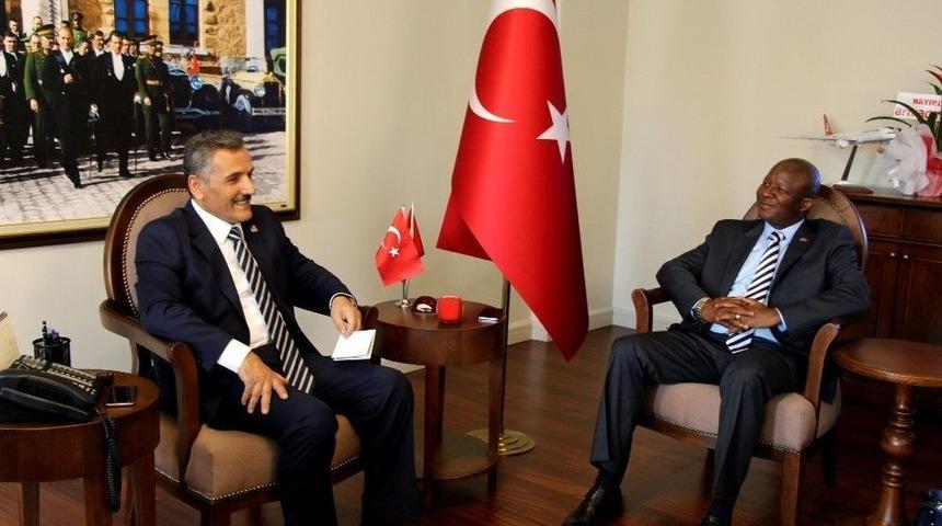 B&uuml;y&uuml;kel&ccedil;i Malefane: "demokrasi, G&uuml;ney Afrika Ve T&uuml;rkiye İ&ccedil;in Vazge&ccedil;ilemez"