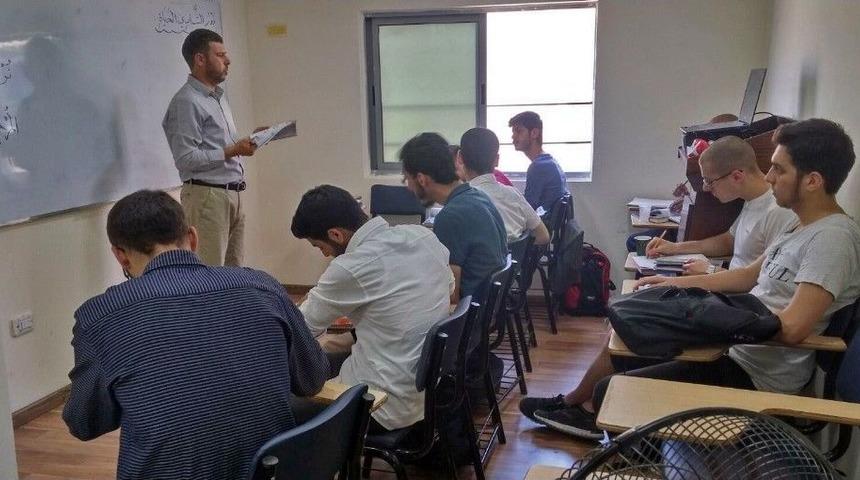 İlahiyat Fak&uuml;ltesi &Ouml;ğrencileri &Uuml;rd&uuml;n&rsquo;de