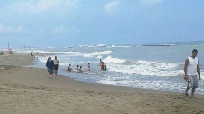 Uyarılara Rağmen Denize Girdiler