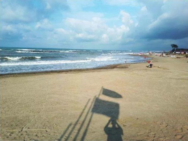 Uyarılara Rağmen Denize Girdiler 1