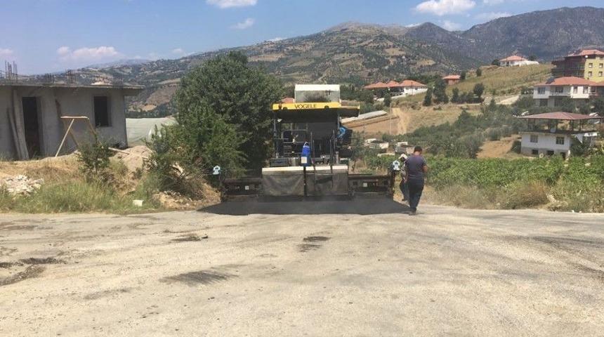Alaşehir&rsquo;in Uluderbent Mahallesine Sıcak Asfalt