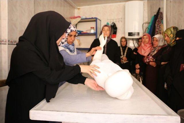 Bitlis’te İlk Kez Kadınlara Yönelik Gassal Kursu Açıldı