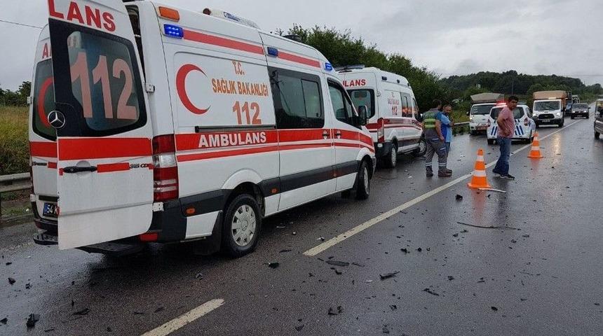 Sakarya&rsquo;da Trafik Kazası: 6 Yaralı