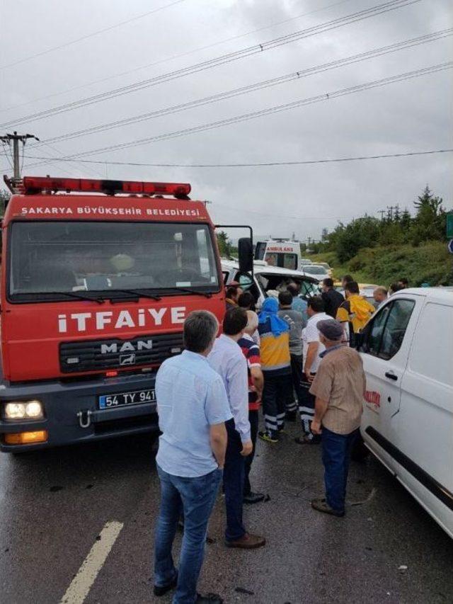 Sakarya’da Trafik Kazası: 6 Yaralı