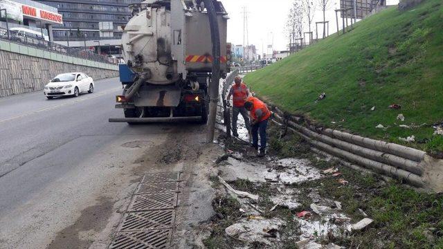 Esenyurt Belediyesi Ekipleri, Şiddetli Yağışlara Karşı Seferber Oldu