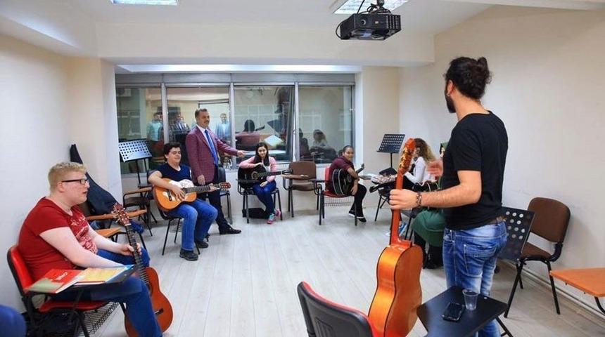 Gaziosmanpaşalı &Ouml;ğrenciler Gen&ccedil;lik Merkezi İle &Uuml;niversite Hayaline Kavuşuyor