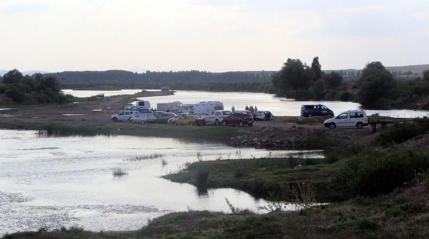Lise &Ouml;ğrencisi Arkadaşlarıyla Gittiği Kızılırmak&rsquo;ta Boğuldu