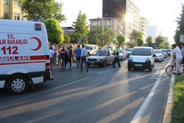 Yaya Geçidinden Bisikletle Geçen Küçük Çocuğa Otomobil Çarptı