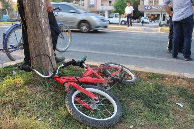 Yaya Geçidinden Bisikletle Geçen Küçük Çocuğa Otomobil Çarptı