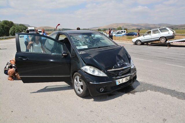 Sivas&rsquo;ta Trafik Kazası: 6 Yaralı 1