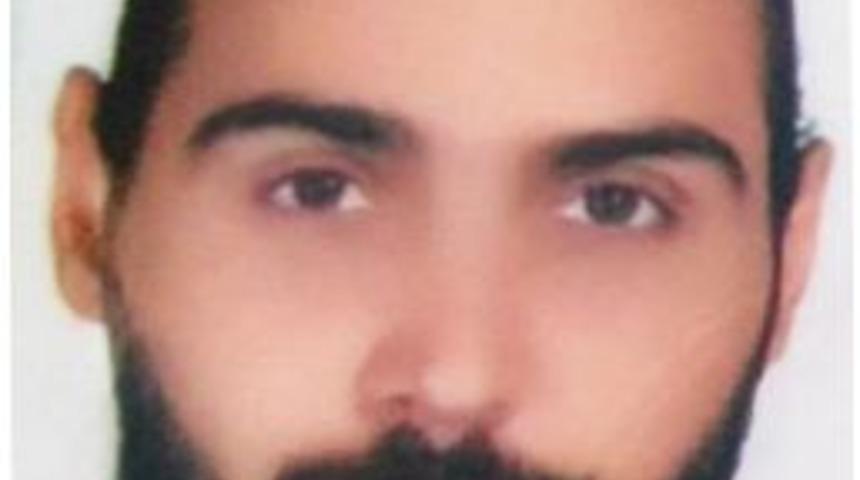 Kendisini Demirlere Asarak Intihar Etti