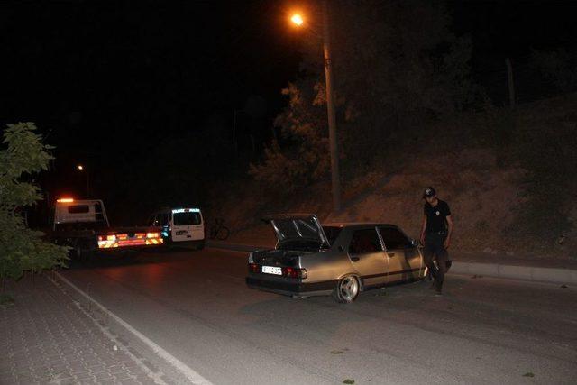 Polis Ekipleri Kaza Yerinde Sürücü Aradı