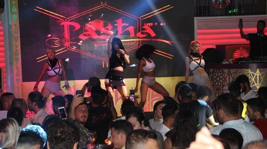 Hande Yener Bodrum&rsquo;u Salladı