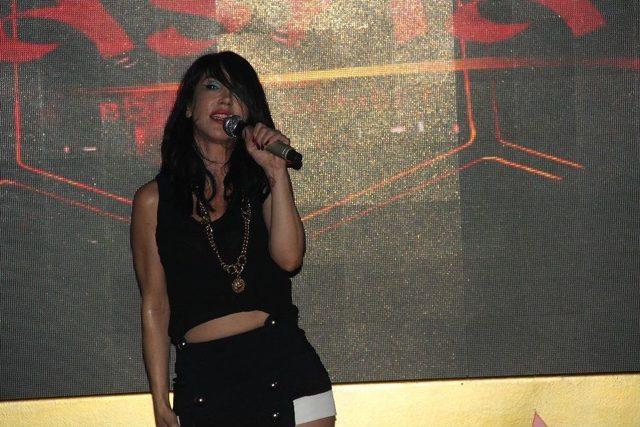 Hande Yener Bodrum’u Salladı