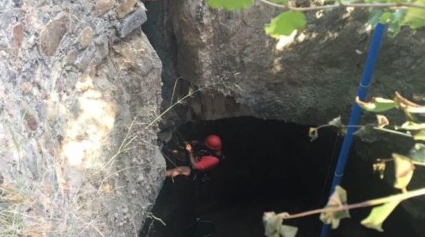 Bir Hafta Boyunca Kuyuda Beslediği Tavuğuna Akut Yardımıyla Kavuştu