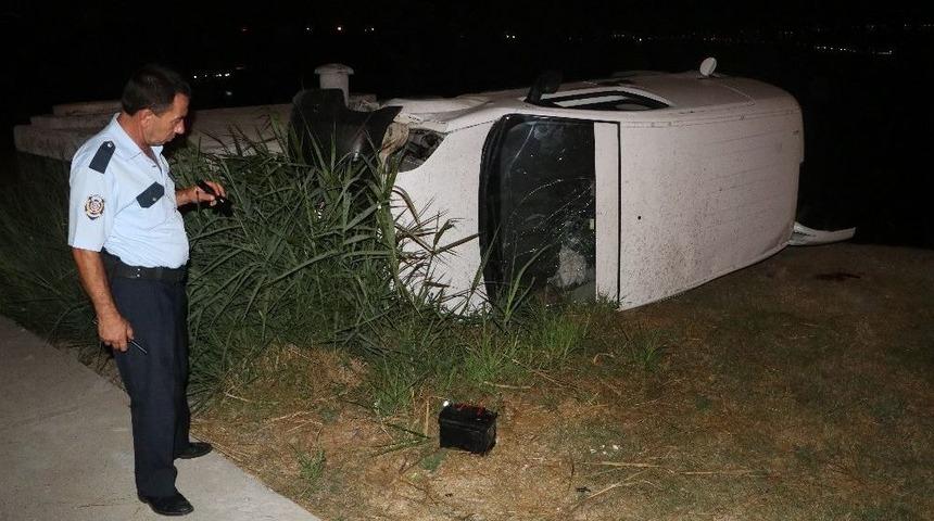 Aracıyla Takla Atan S&uuml;r&uuml;c&uuml;, Olay Yerinden Ka&ccedil;tı