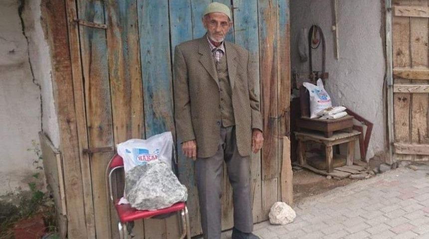 Kaya Tuzu Satarak Ge&ccedil;en Bir &Ouml;m&uuml;r