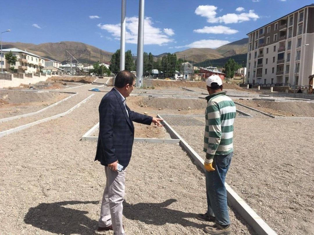 Başkan Bulutlar, Yapımı S&uuml;ren Parkları Yerin De İnceledi