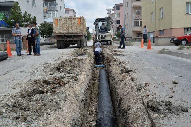 Yağmur Suyu Tahliye Hattı Çalışmaları Devam Ediyor