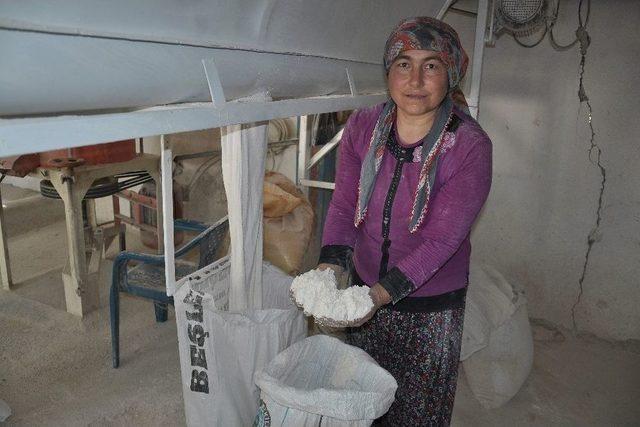 K&ouml;y&uuml;n Değirmeni 4 &Ccedil;ocuk Annesi Kadına Emanet 1