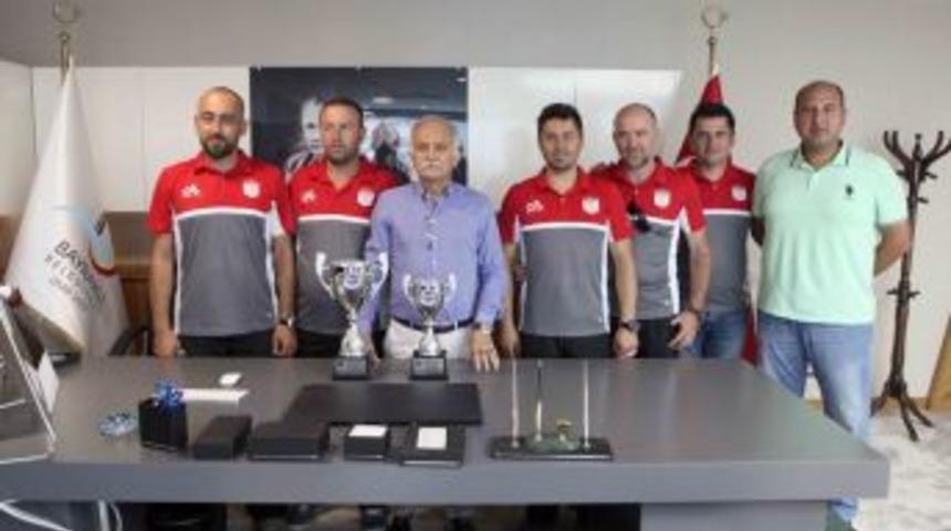 Bayraklı&rsquo;dan &Uuml;&ccedil; Sporcu T&uuml;rkiye Şampiyonu Oldu