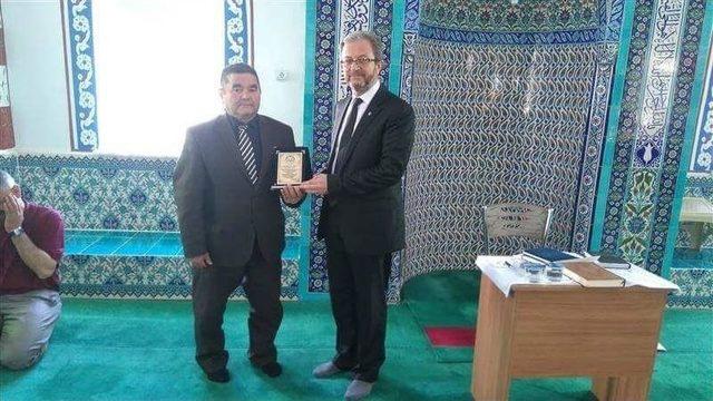 Altıntaş&rsquo;ta Emekli Olan İmamlara Plaket 1