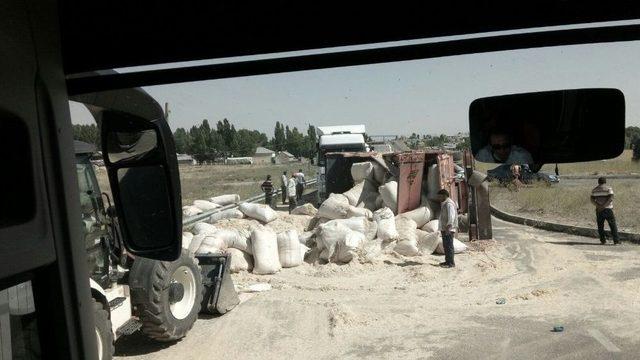 Patnos’ta İki Tır Çarpıştı 1