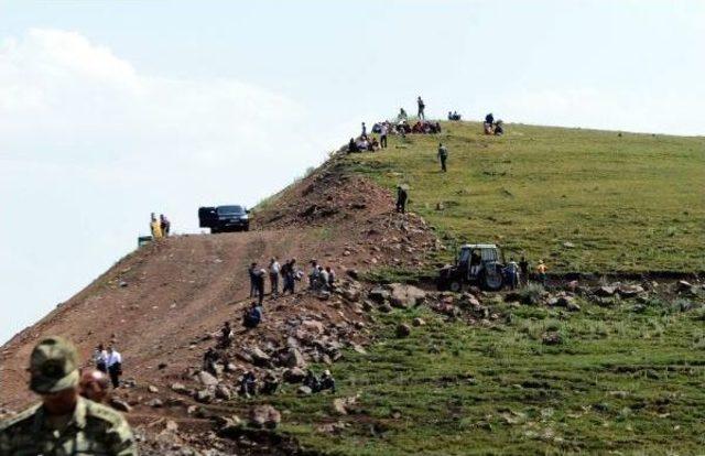 Çıldırlı Ilk Kez Tren Görmek Için Yollara Döküldü