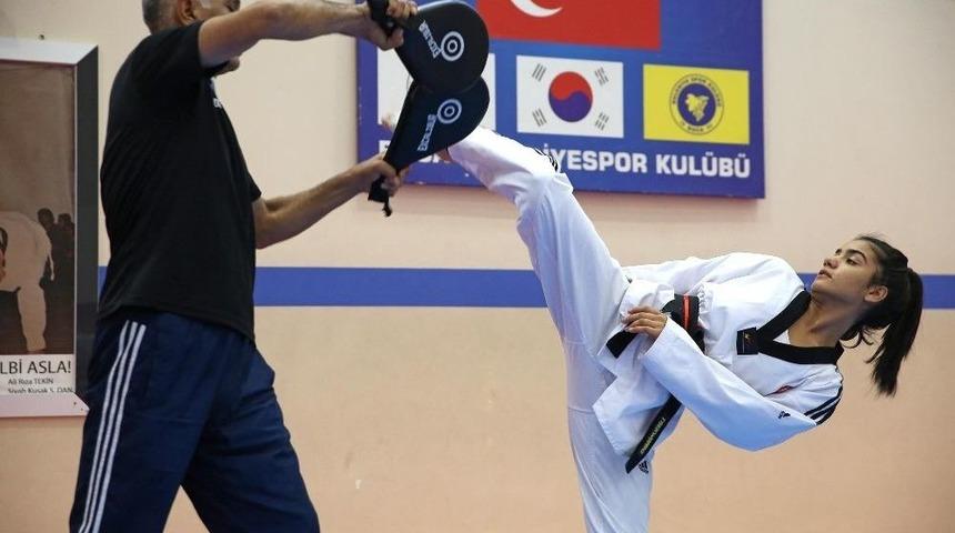 İzmirli Taekwondocuların Hedefi Şampiyonluk