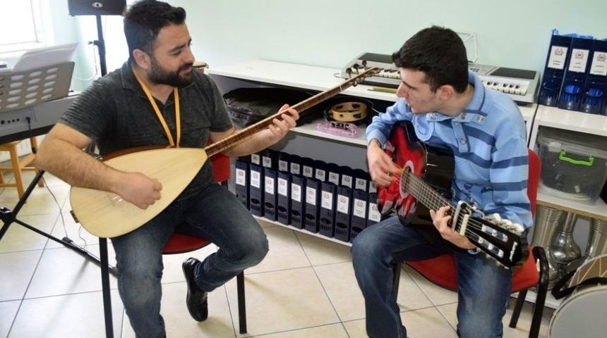 Engelli Gen&ccedil;ler, Notaların G&uuml;c&uuml;yle İyileşecek