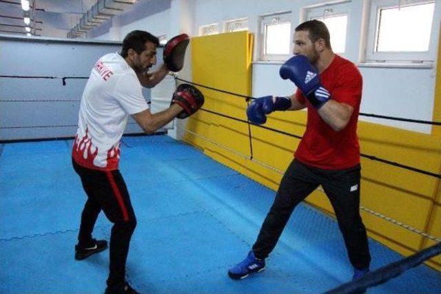 Milli Boksör Birol Aygün, Dünya Şampiyonasına Hazırlanıyor