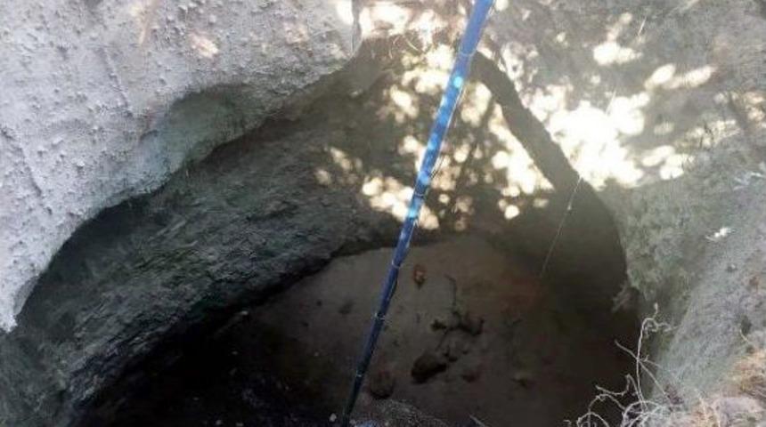 Kuyuya D&uuml;şen Tavuğu Akut Kurtardı