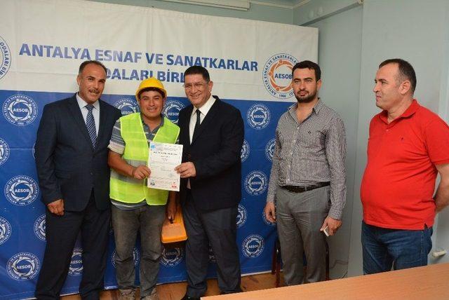 İnşaat Sektörü Çalışanları Sertifikalarını Aldı