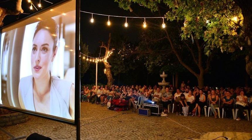 Kadık&ouml;y Parklarında Sinema Keyfi