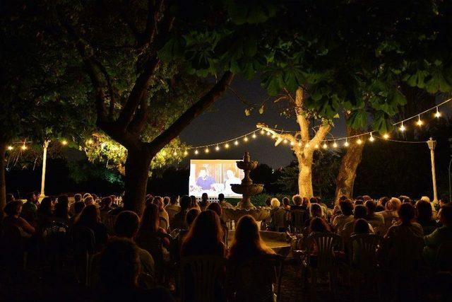 Kadıköy Parklarında Sinema Keyfi